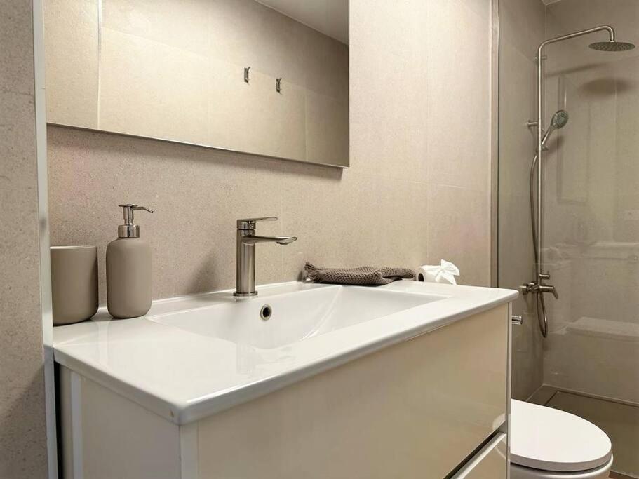 Apartment Your Poolside Paradise By The Sea *