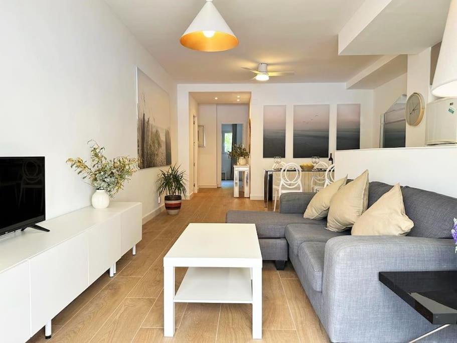 Apartment Your Poolside Paradise By The Sea